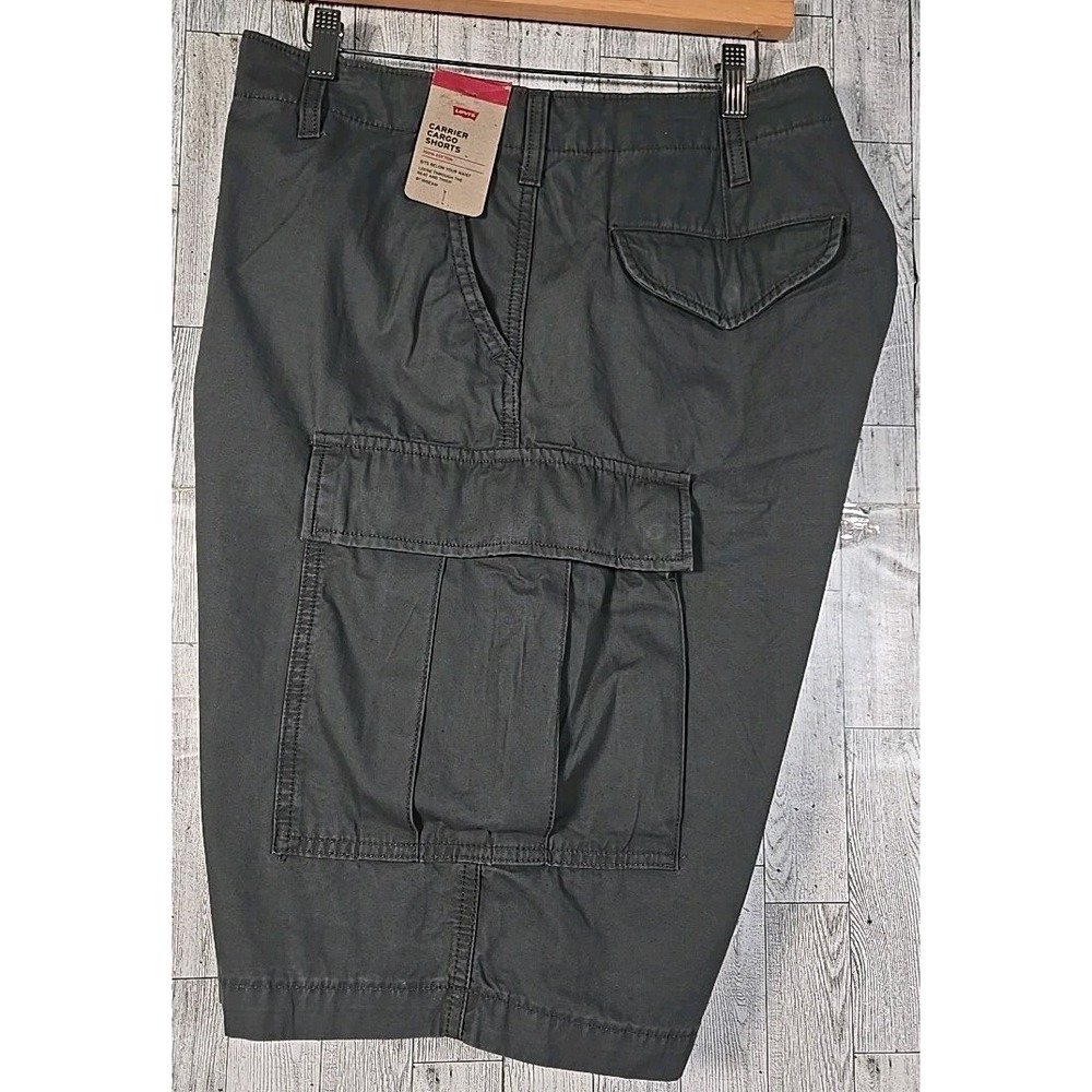 Levi's Carrier Cargo Men's Shorts 40 Gray Loose thru Seat & Thigh NEW